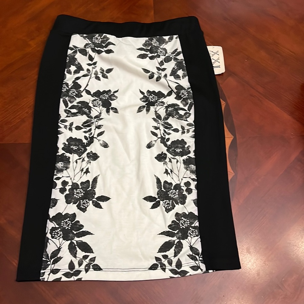 Forever 21 floral mid skirt